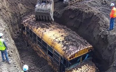 15 copii au dispărut într-o excursie în 1986: 39 de ani mai târziu, autobuzul școlar este găsit îngropat.